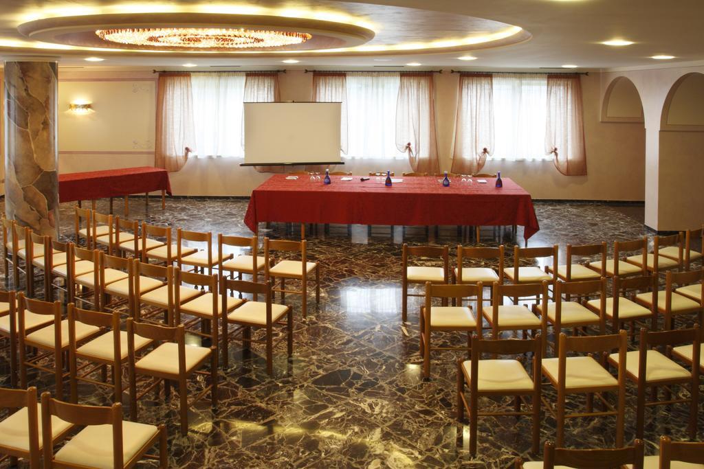 Hotel Castel Lodron Storo Ngoại thất bức ảnh