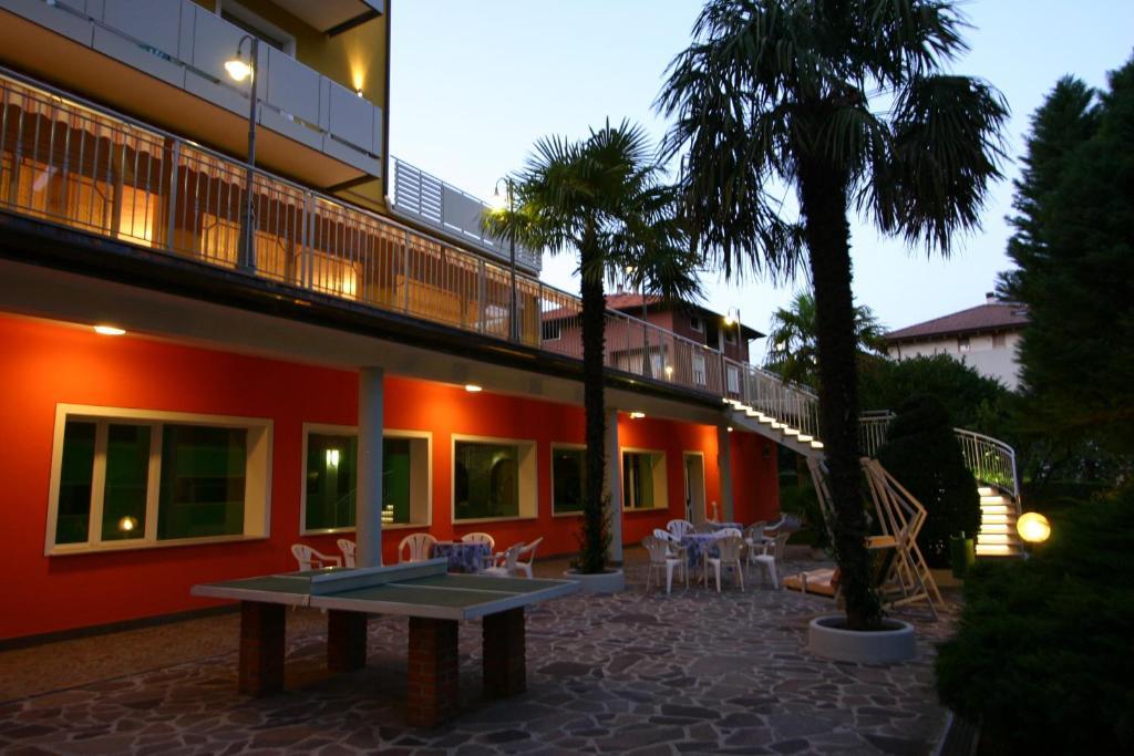 Hotel Castel Lodron Storo Ngoại thất bức ảnh