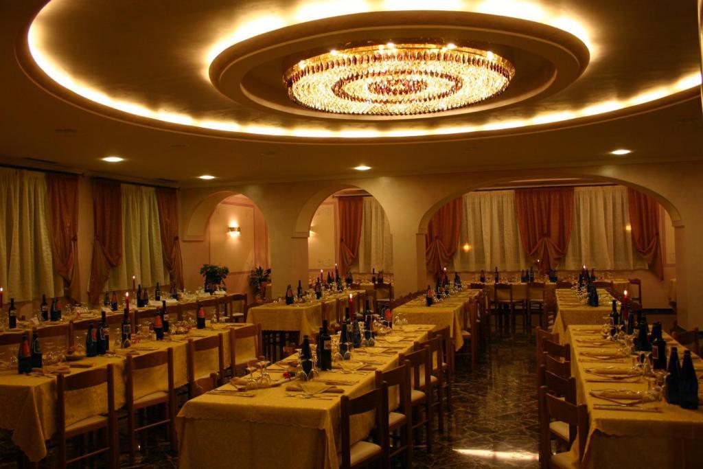 Hotel Castel Lodron Storo Ngoại thất bức ảnh