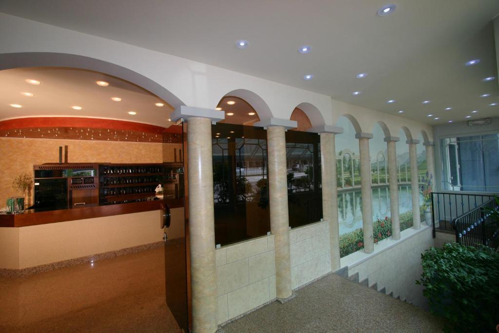 Hotel Castel Lodron Storo Ngoại thất bức ảnh